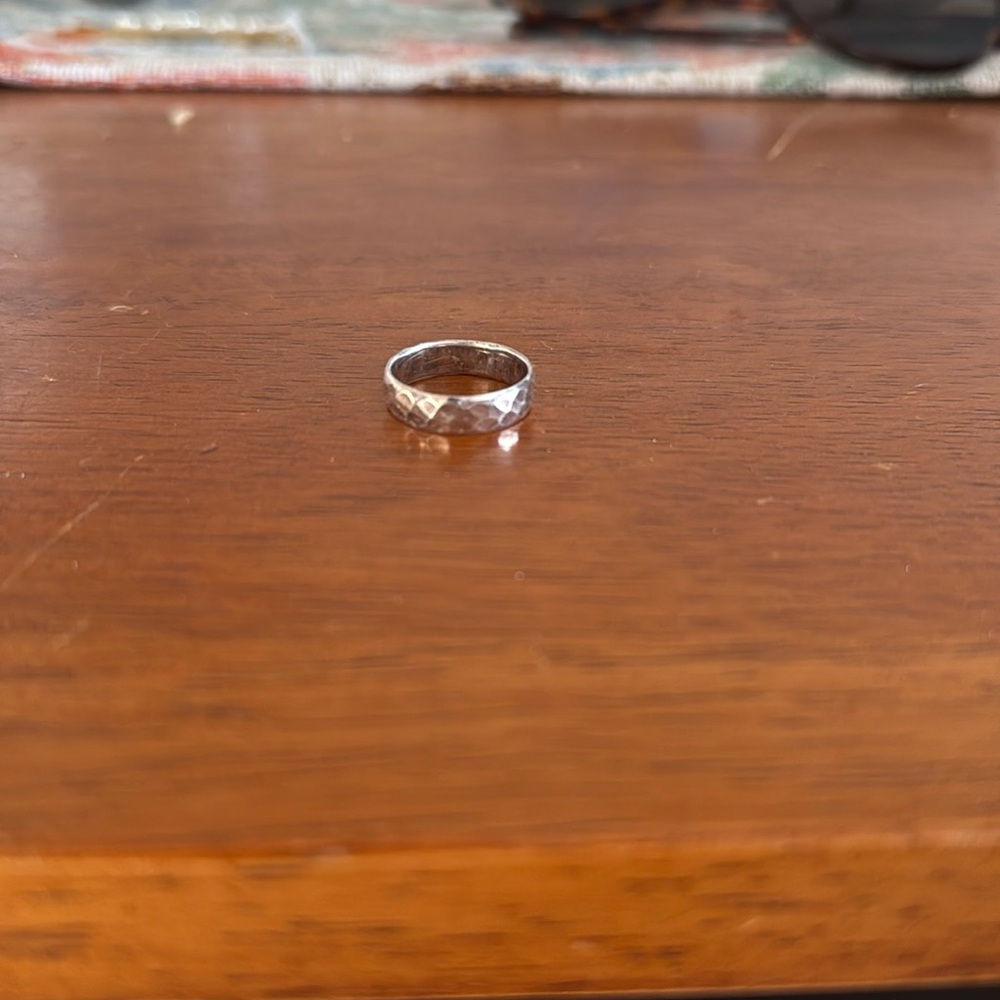 5.75 silver hammer finished comfort band